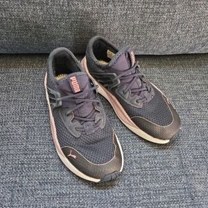 PUMA Women's Black and Pink Sneakers